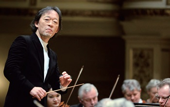 Koreli orkestra şefi ve piyanist olan Chung Myung-whun, Fransa’daki Opéra National de Paris’te müzik genel müdürü ve daimi orkestra şefi olarak çalışmıştır. Temmuz 2013 tarihinde Venedik’te bulunan Fenice Tiyatrosu’ndan Yaşam Boyu Müzik Ödülüne layık görülmüştür.