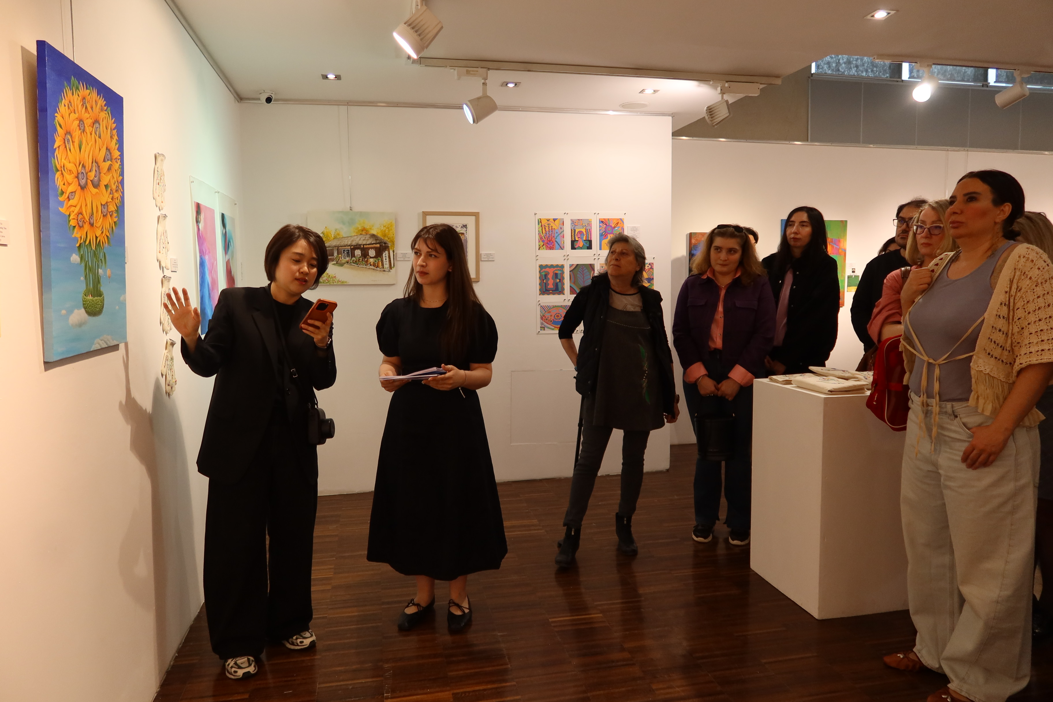 봄소식 전시 개막식 작품 설명