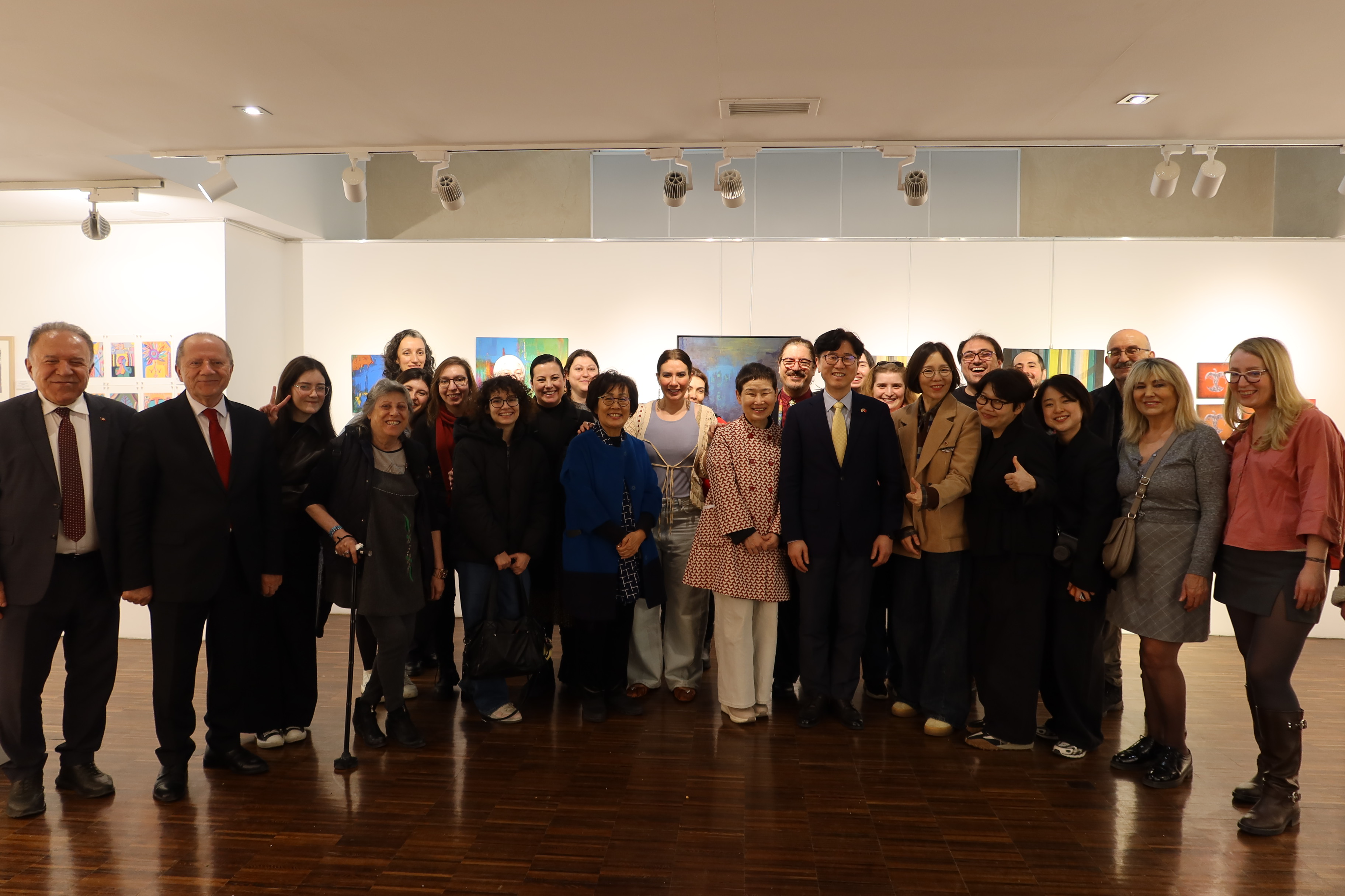 봄소식 전시 개막식 단체 사진