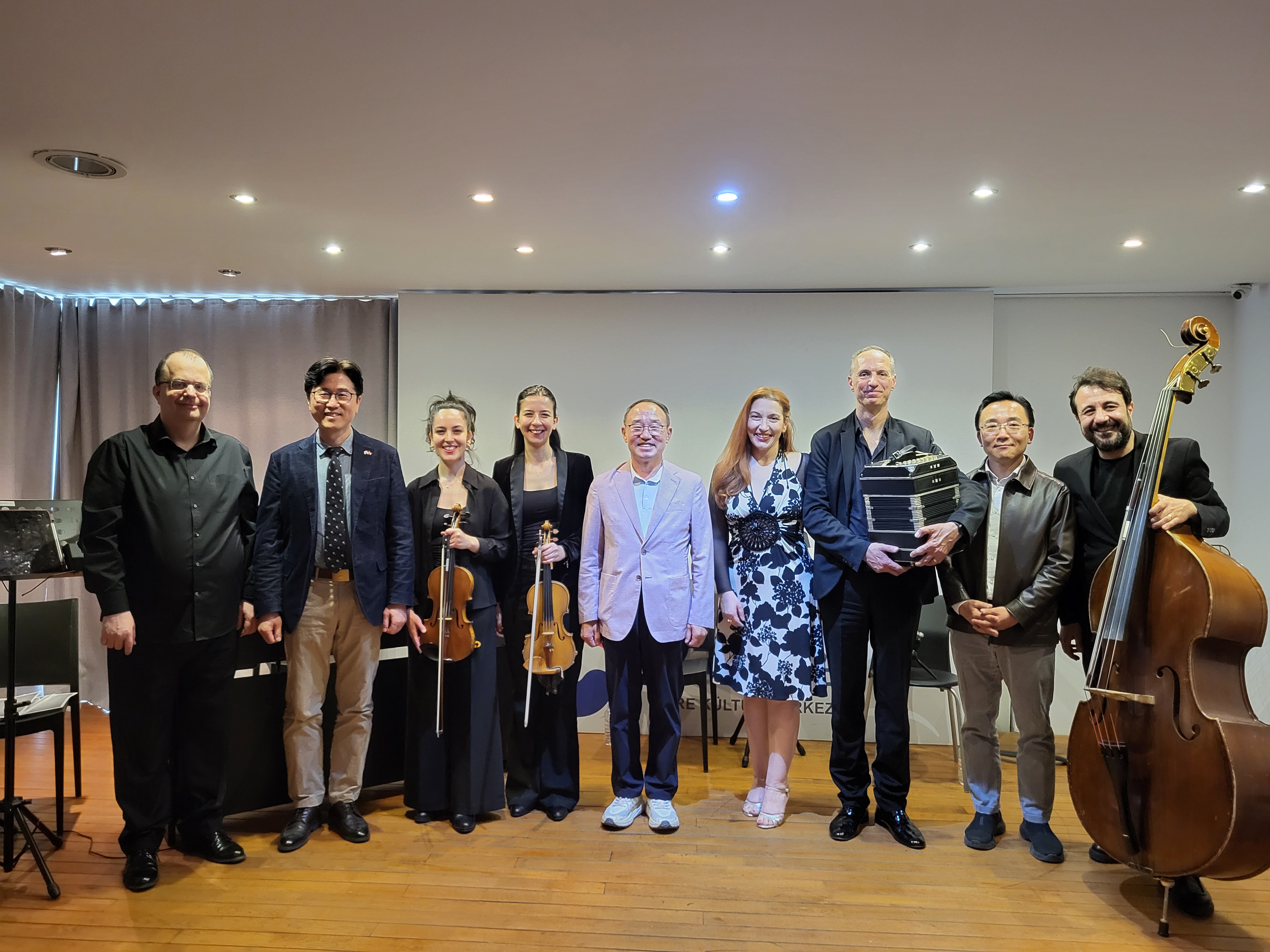 튀르키예 문화원 음악감상회 단체 사진