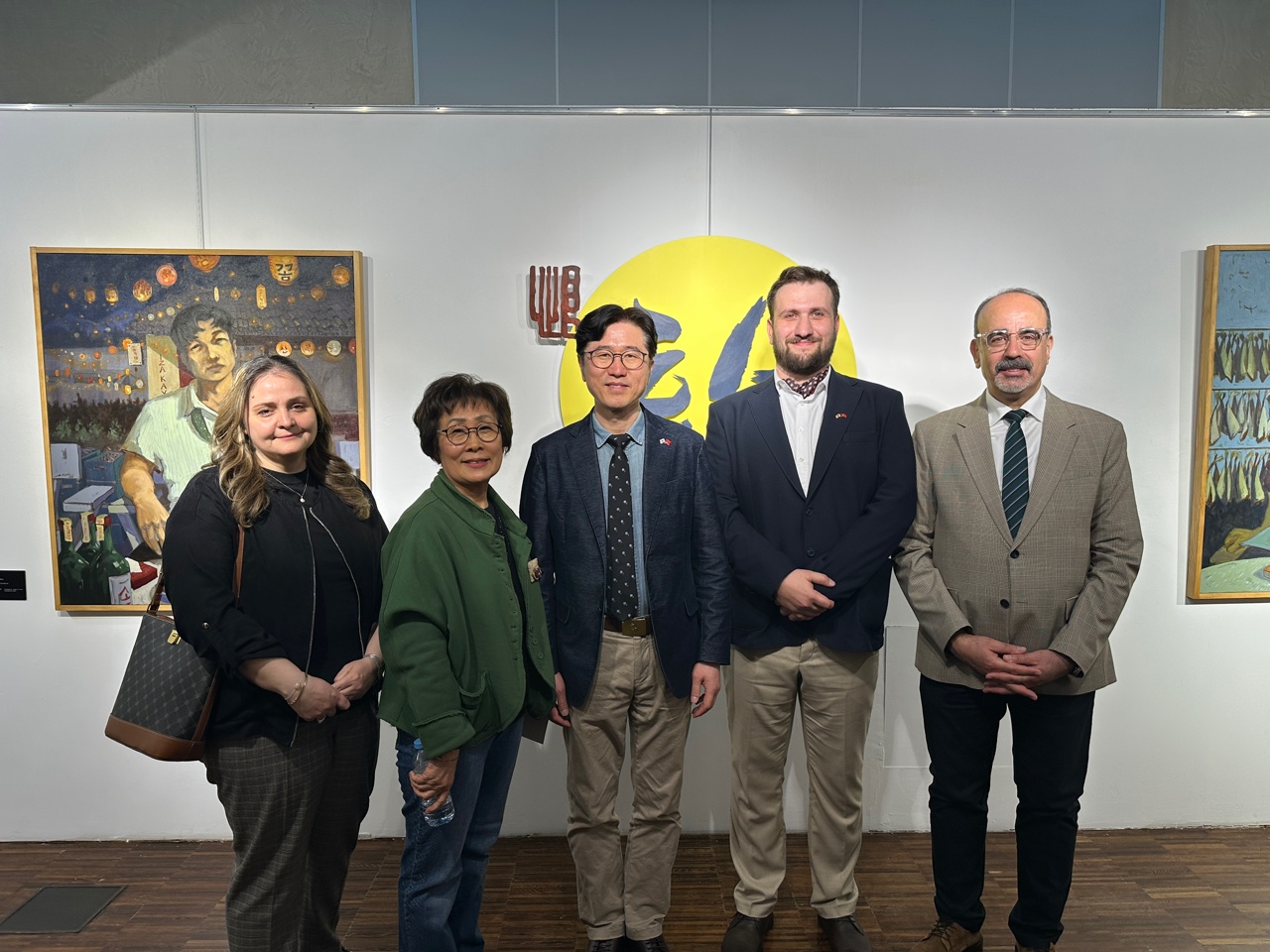 앙카라 대학교 한국어문학과 교수들 및 전시 작가 단체 사진
